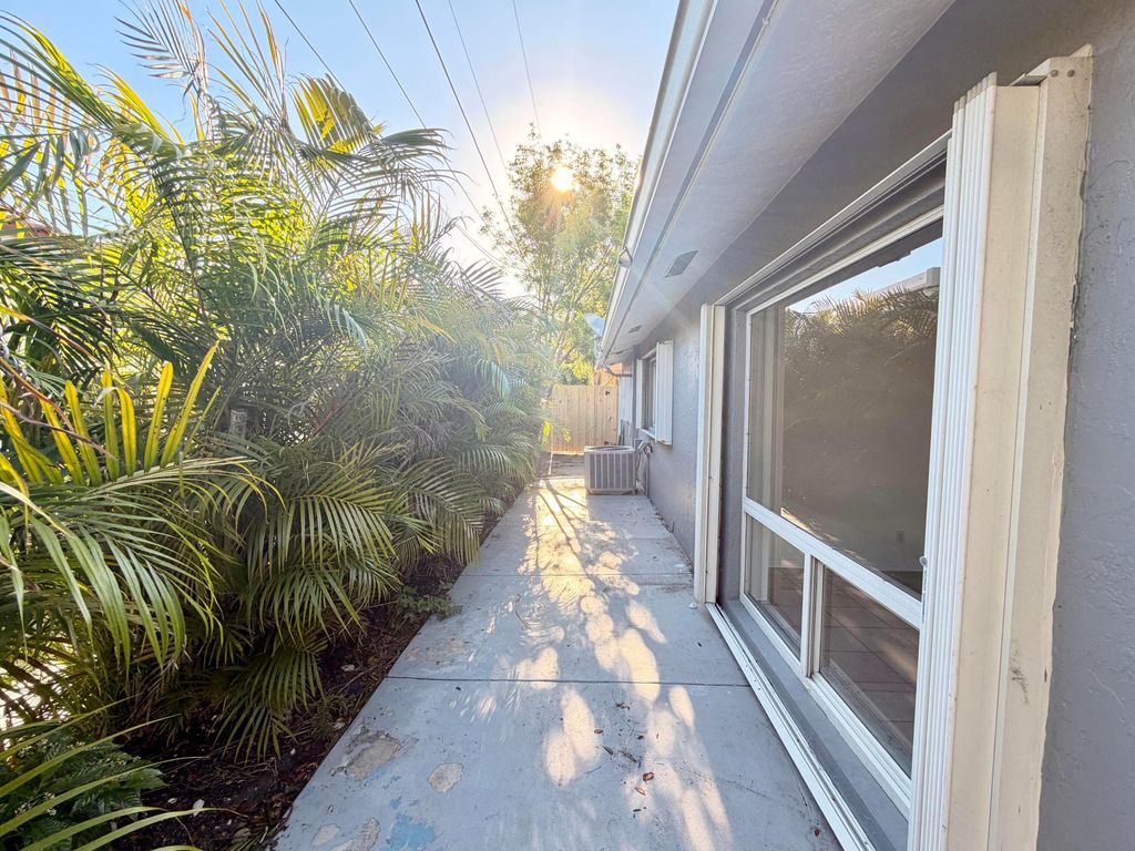 Photo of 630 NE 19th Avenue, Deerfield Beach, FL 33441 (MLS # B26021631)