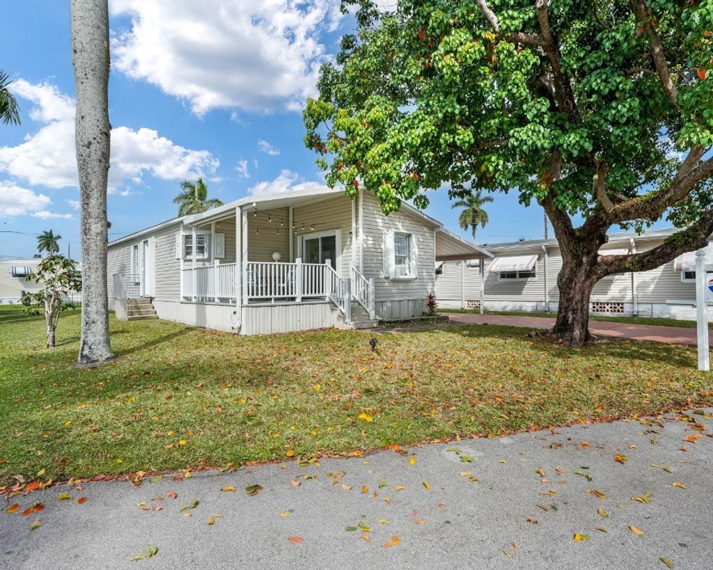 Photo of 8531 SW 20th Court, Davie, FL 33324 (MLS # F10545696)