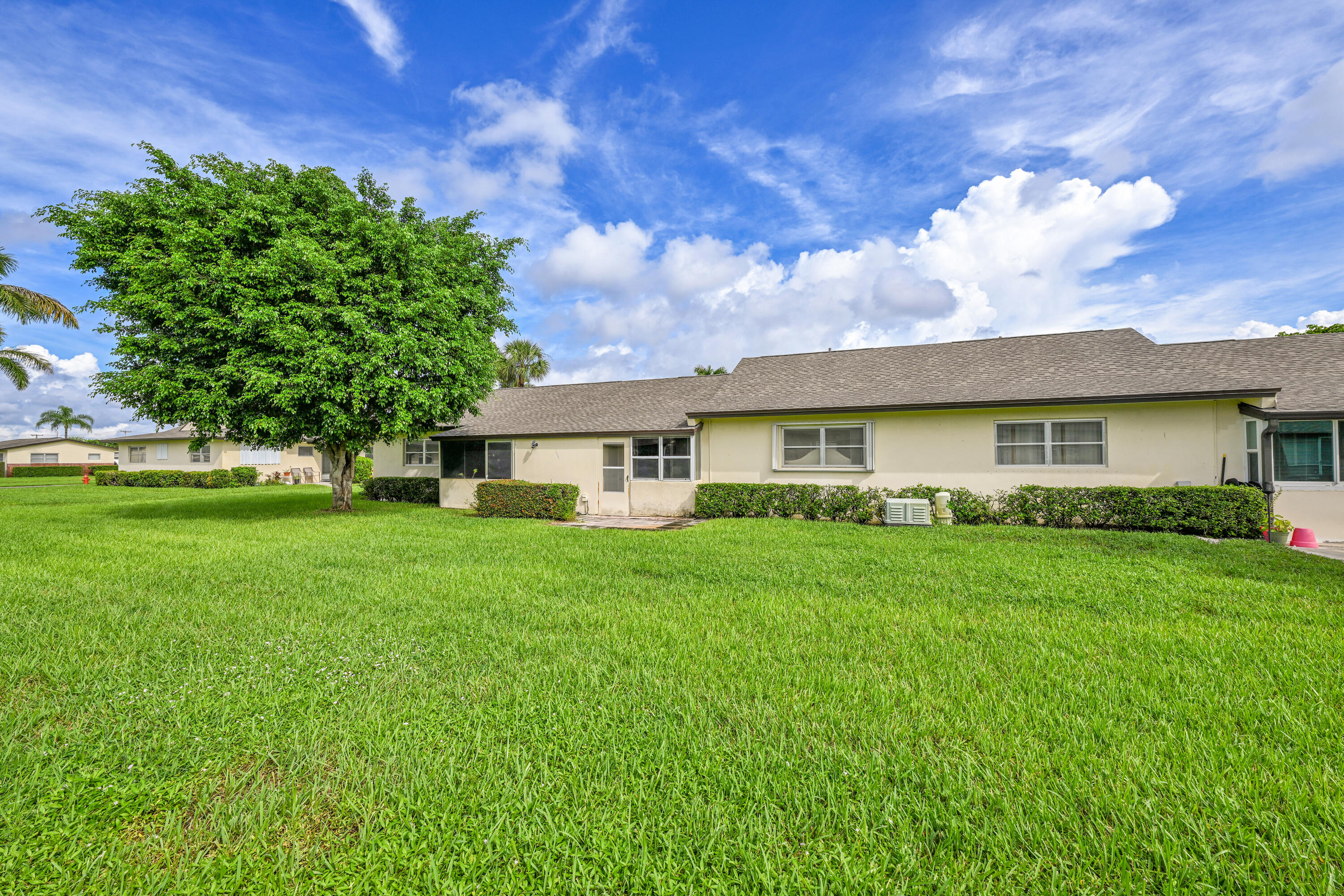 CRESTHAVEN VILLAS 1 CONDO - Residential