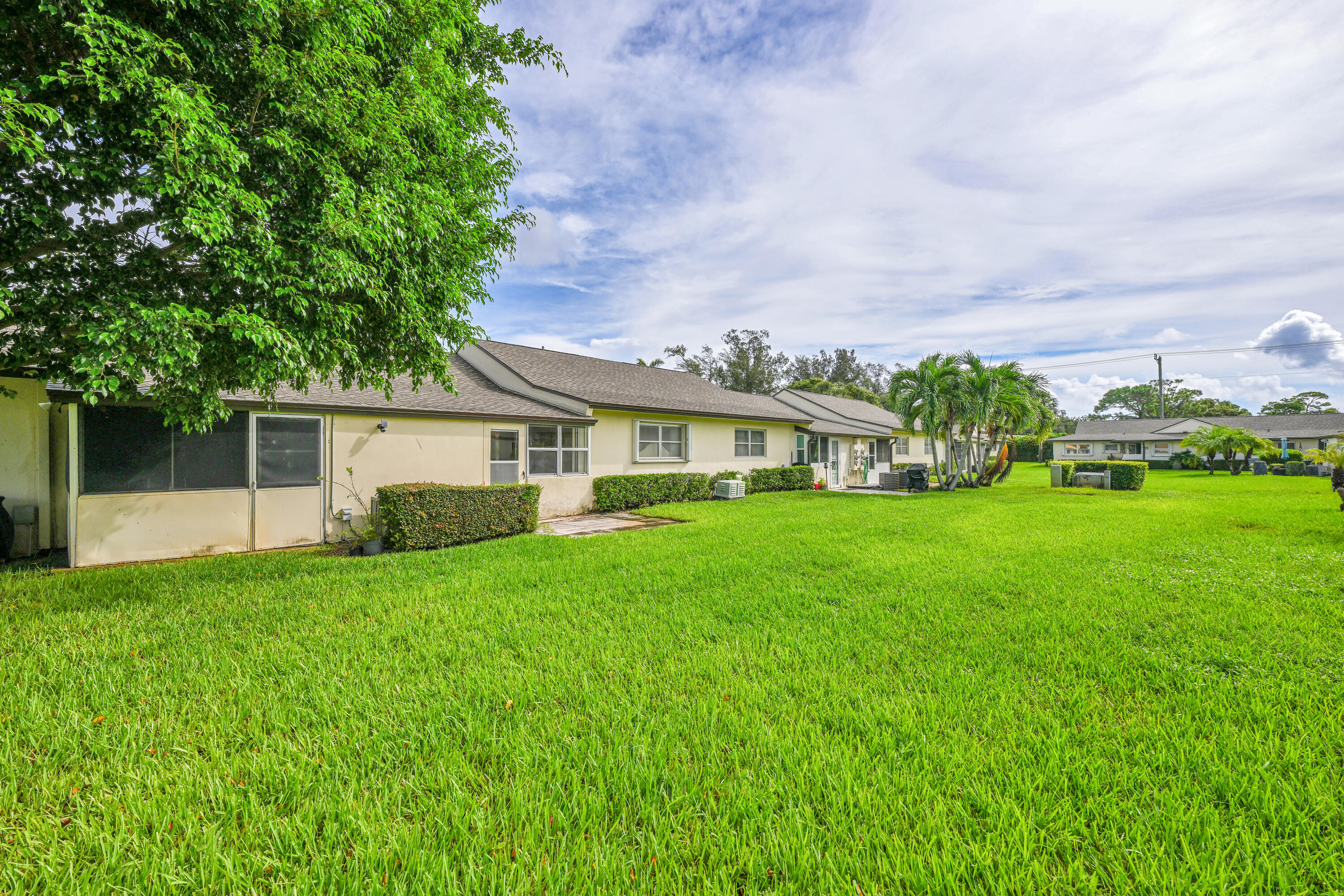 CRESTHAVEN VILLAS 1 CONDO - Residential