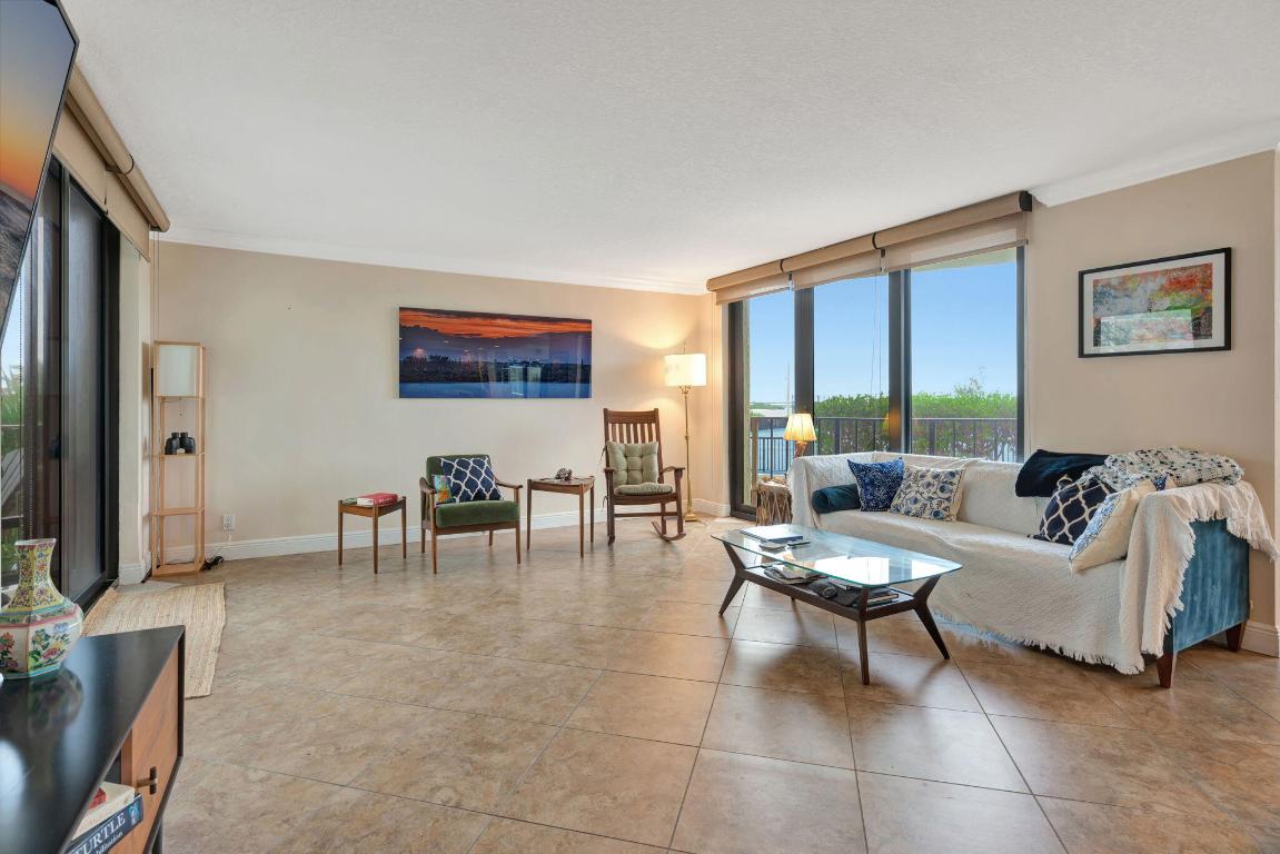 5420 N Ocean Drive 206