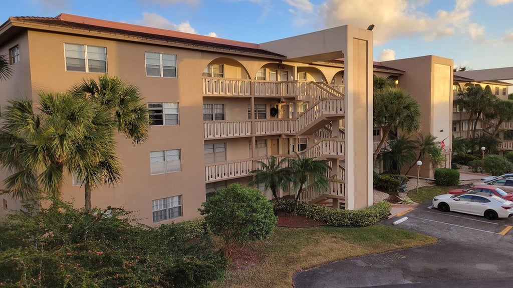 Photo of 4401 MARTINIQUE Court #D4, Coconut Creek, FL 33066 (MLS # B26064496)