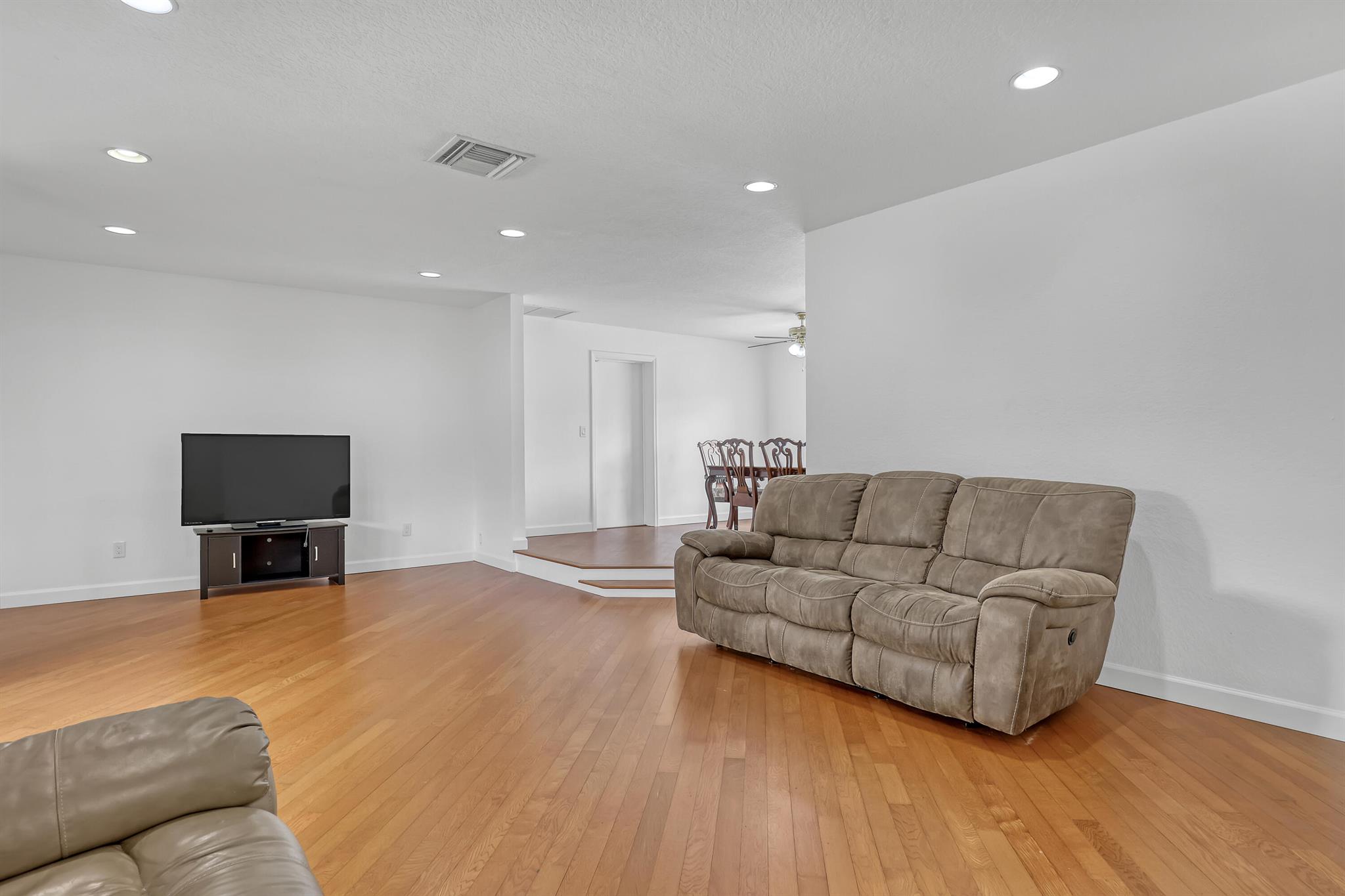 WOODLAND TERRACE 3 - Residential