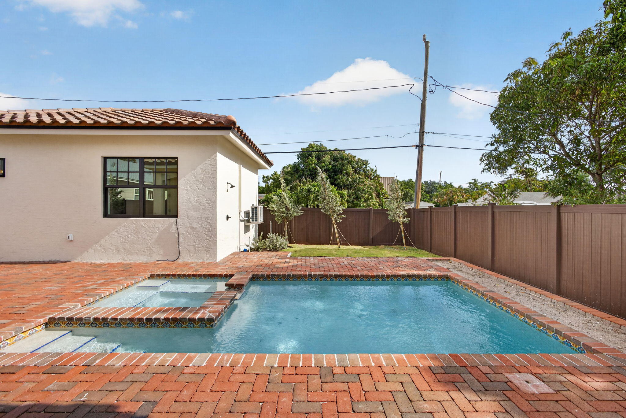 PINEAPPLE PARK - Residential