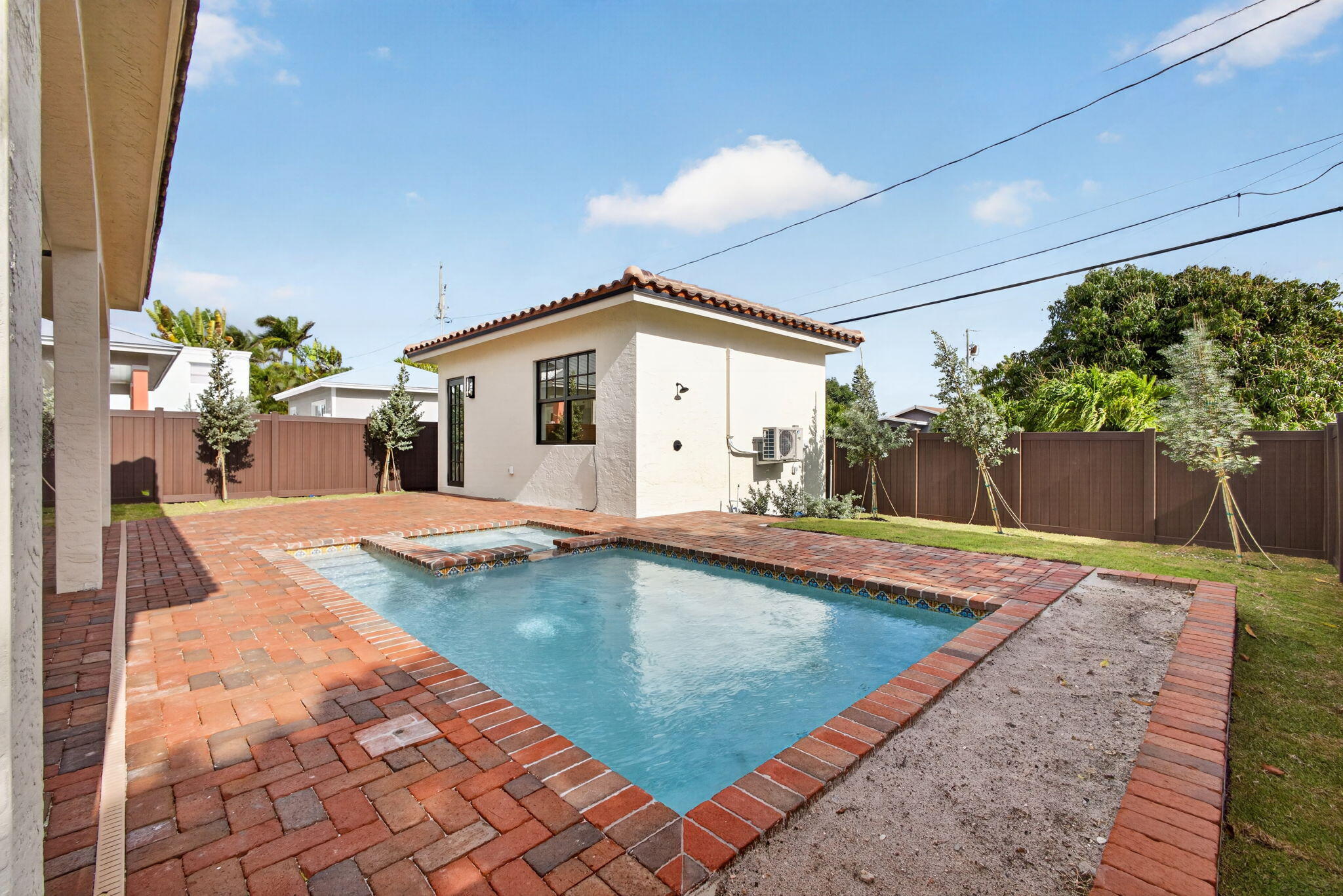 PINEAPPLE PARK - Residential