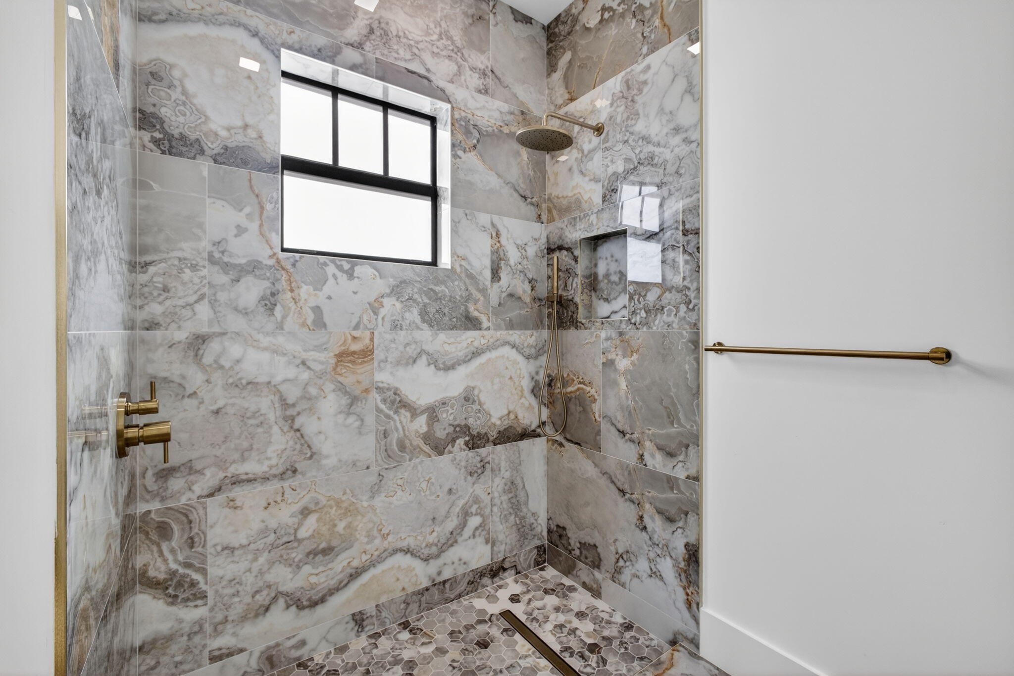 PINEAPPLE PARK - Residential