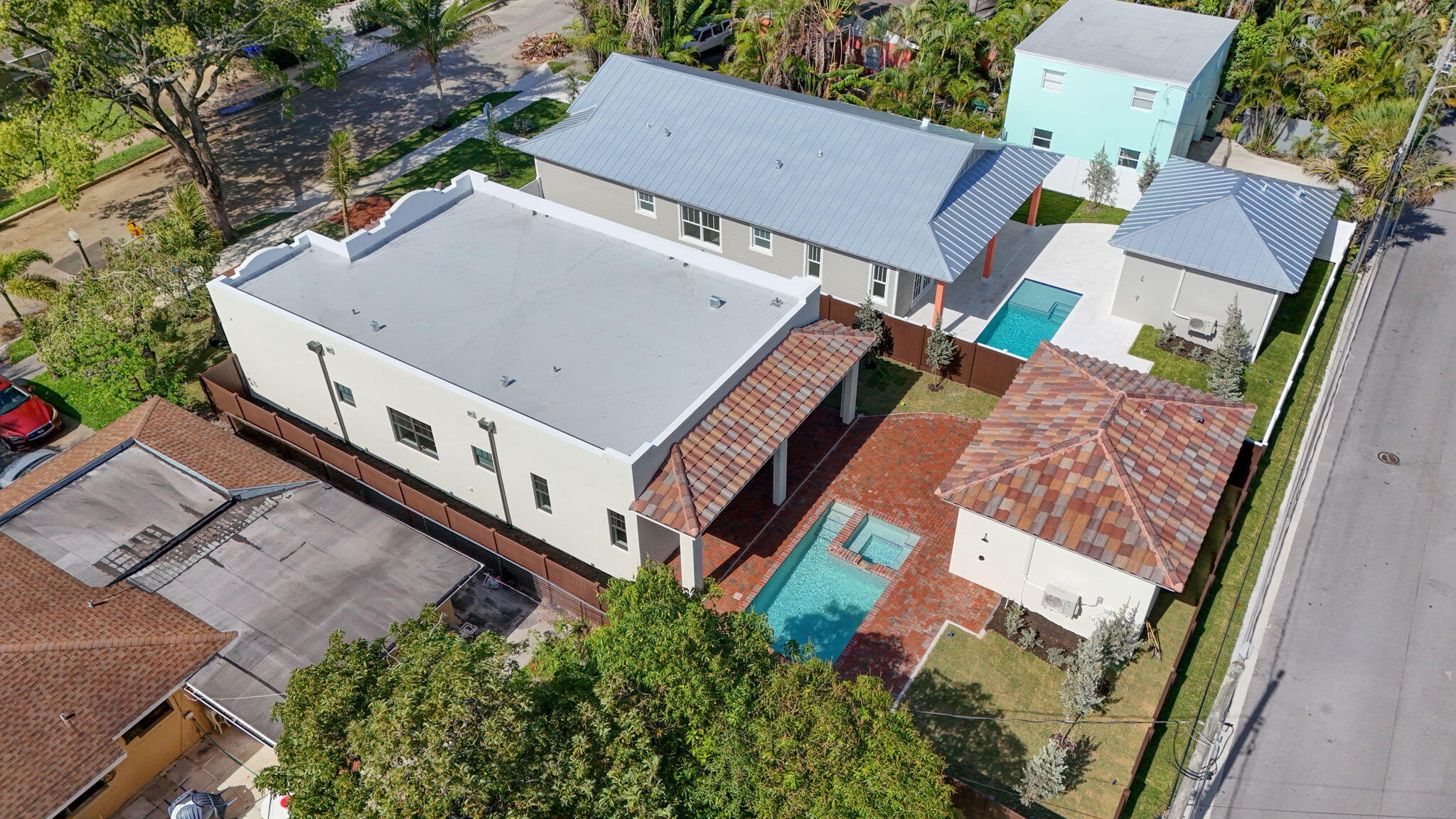 PINEAPPLE PARK - Residential