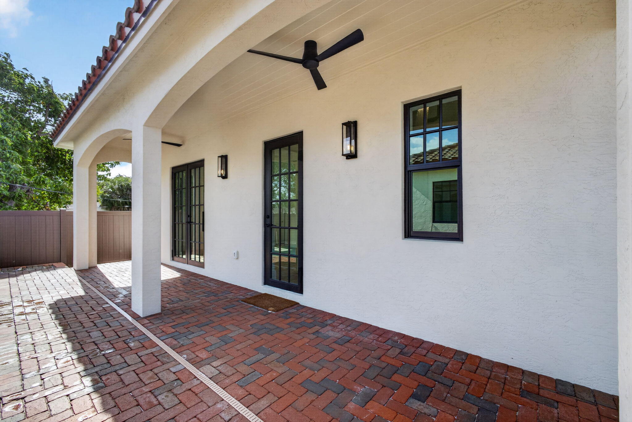 PINEAPPLE PARK - Residential