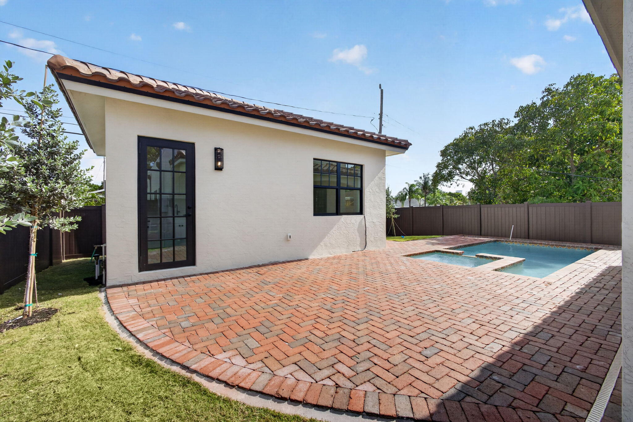 PINEAPPLE PARK - Residential