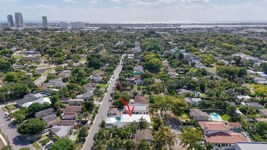 Photo of 1013 Ardmore Road, West Palm Beach, FL 33401 (MLS # B26018849)