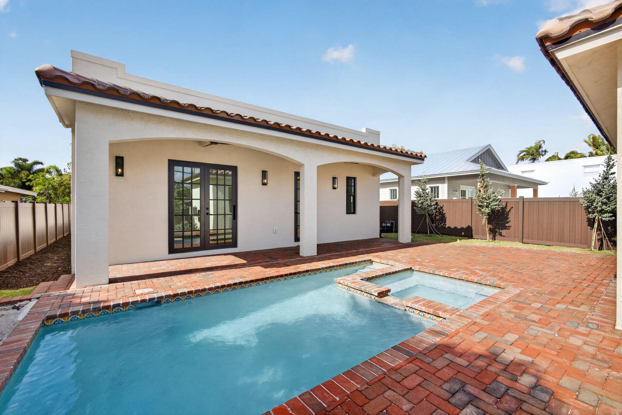 PINEAPPLE PARK - Residential