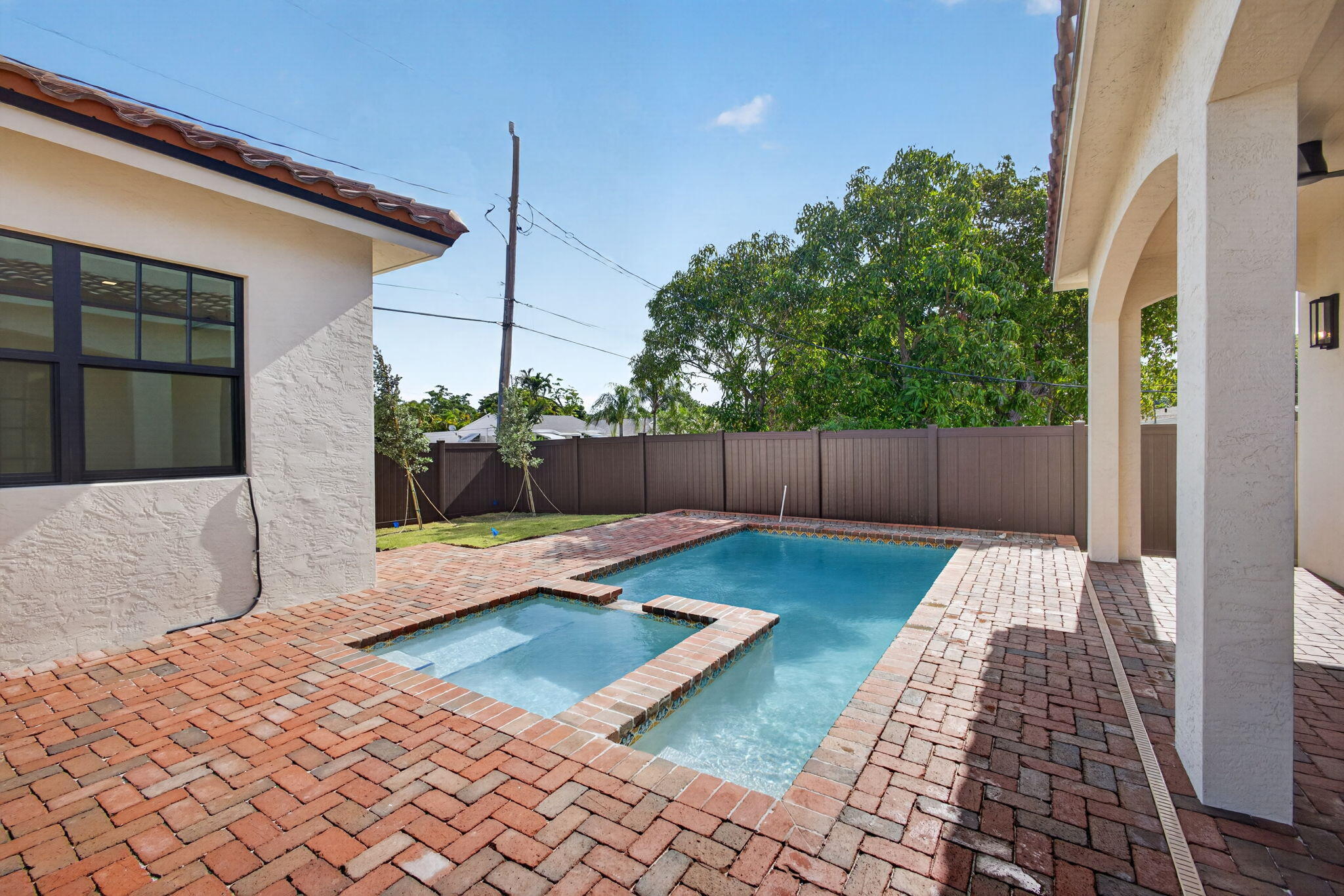 PINEAPPLE PARK - Residential