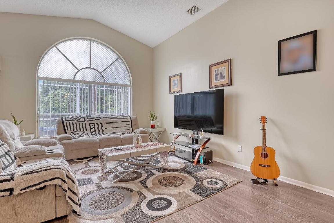 LAKESIDE GREEN 9 - Residential