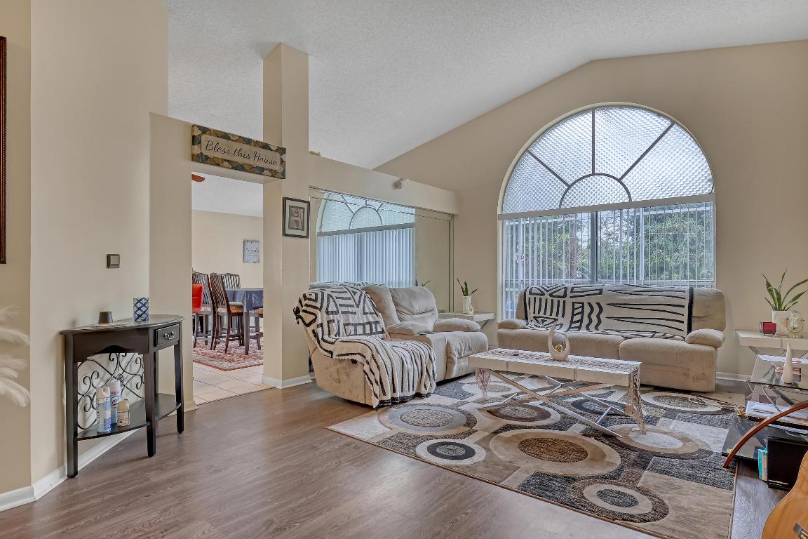 LAKESIDE GREEN 9 - Residential