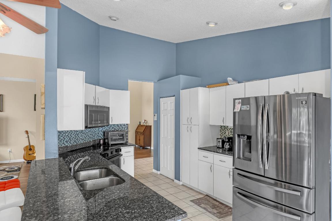 LAKESIDE GREEN 9 - Residential