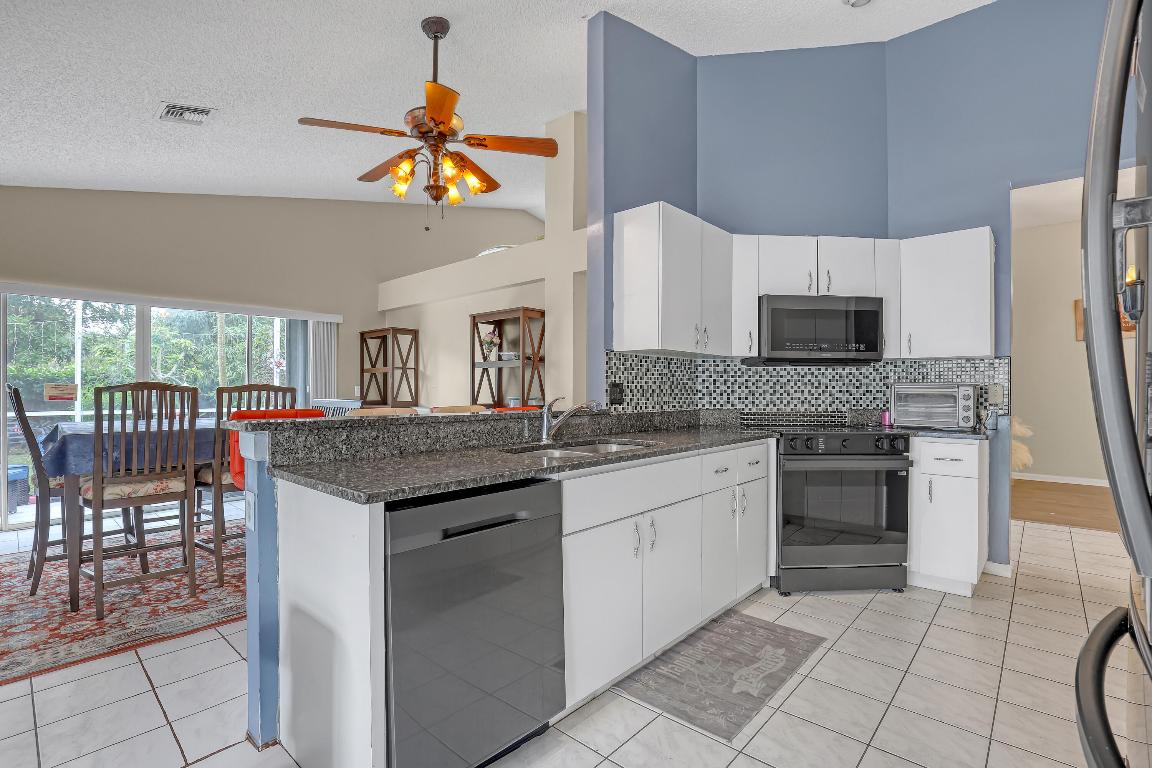 LAKESIDE GREEN 9 - Residential