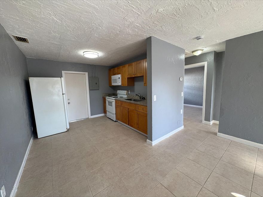 2/1 CERAMIC TILE FLOORING, FRESHLY PAINTED, CENTRAL A/C, NEW LANDSCAPING, WELL KEPT COMMUNITY. FIRST AND SECURITY TO MOVE IN WITH CREDIT OVER 620 AND VERIFIABLE INCOME. SATISFACTORY BACKROUND. PETS ACCEPTED WITH LIMITATIONS.