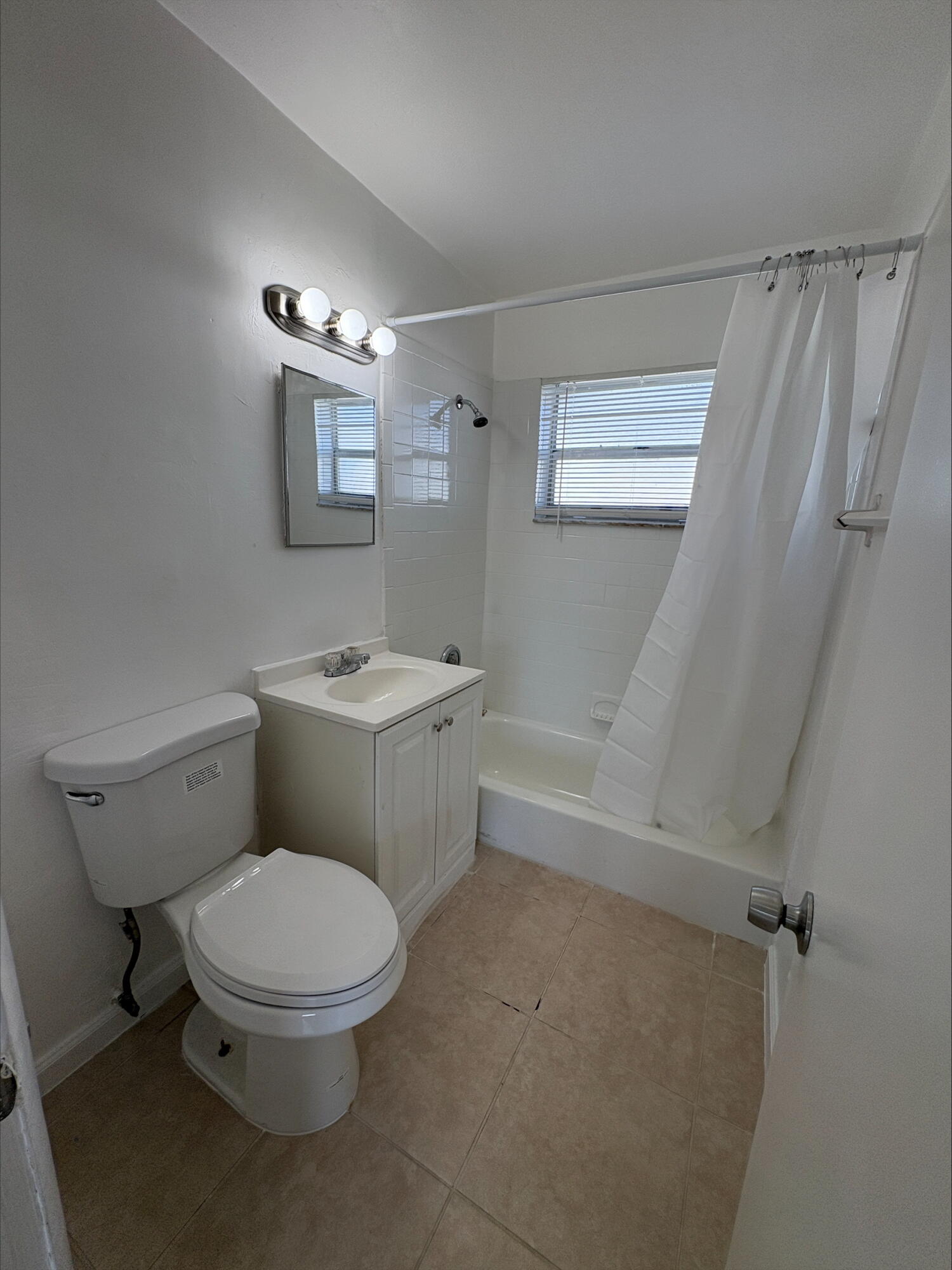 ROOSEVELT ESTATES - Residential Lease