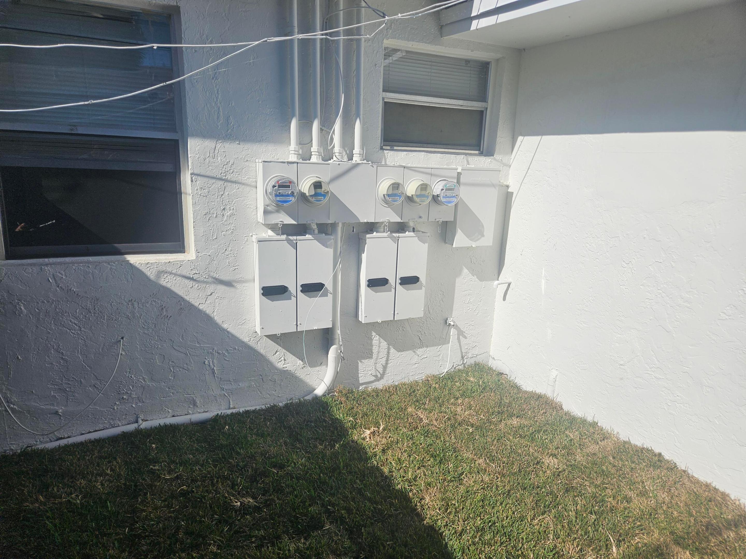 ROOSEVELT ESTATES - Residential Lease