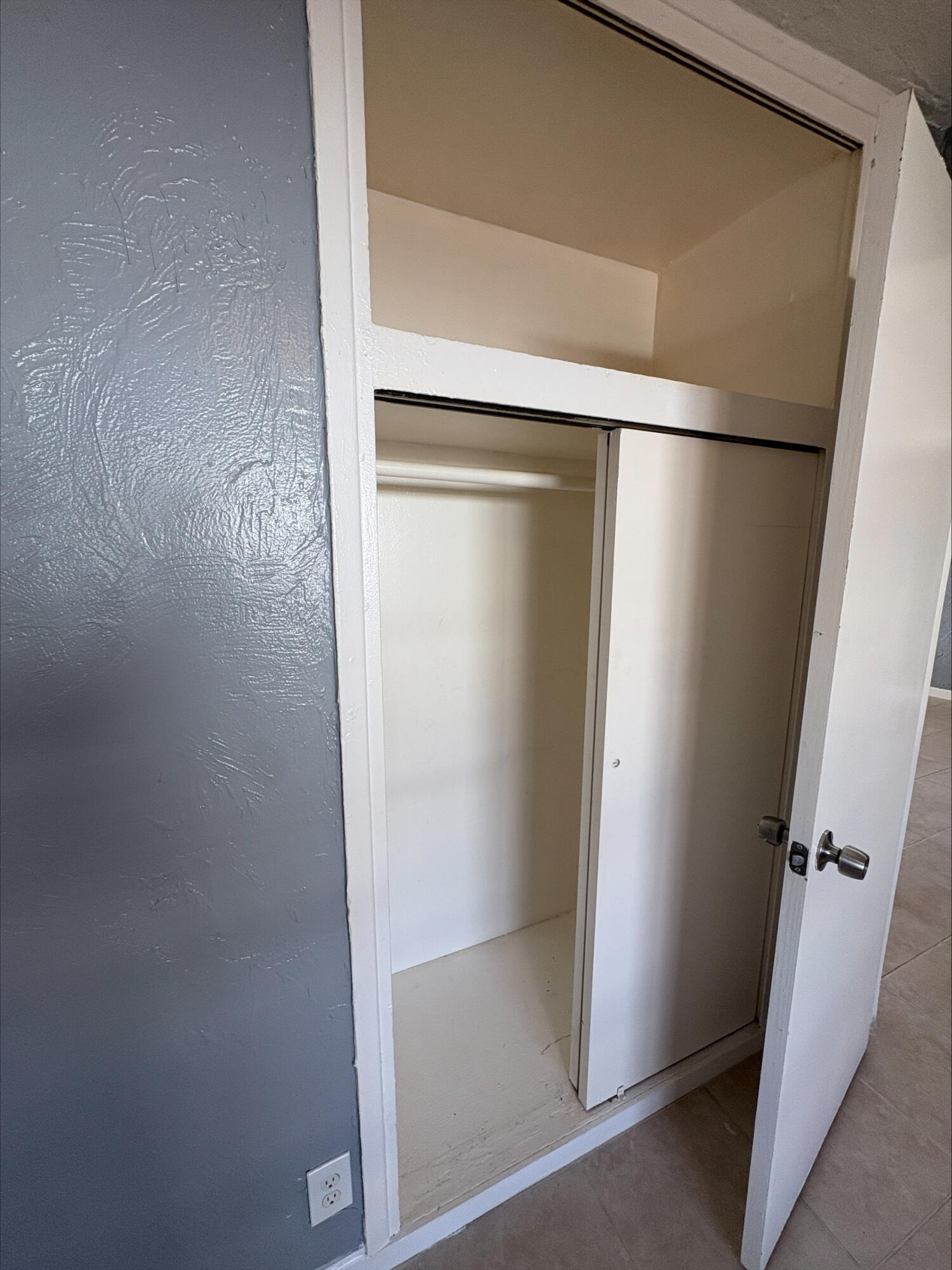 ROOSEVELT ESTATES - Residential Lease