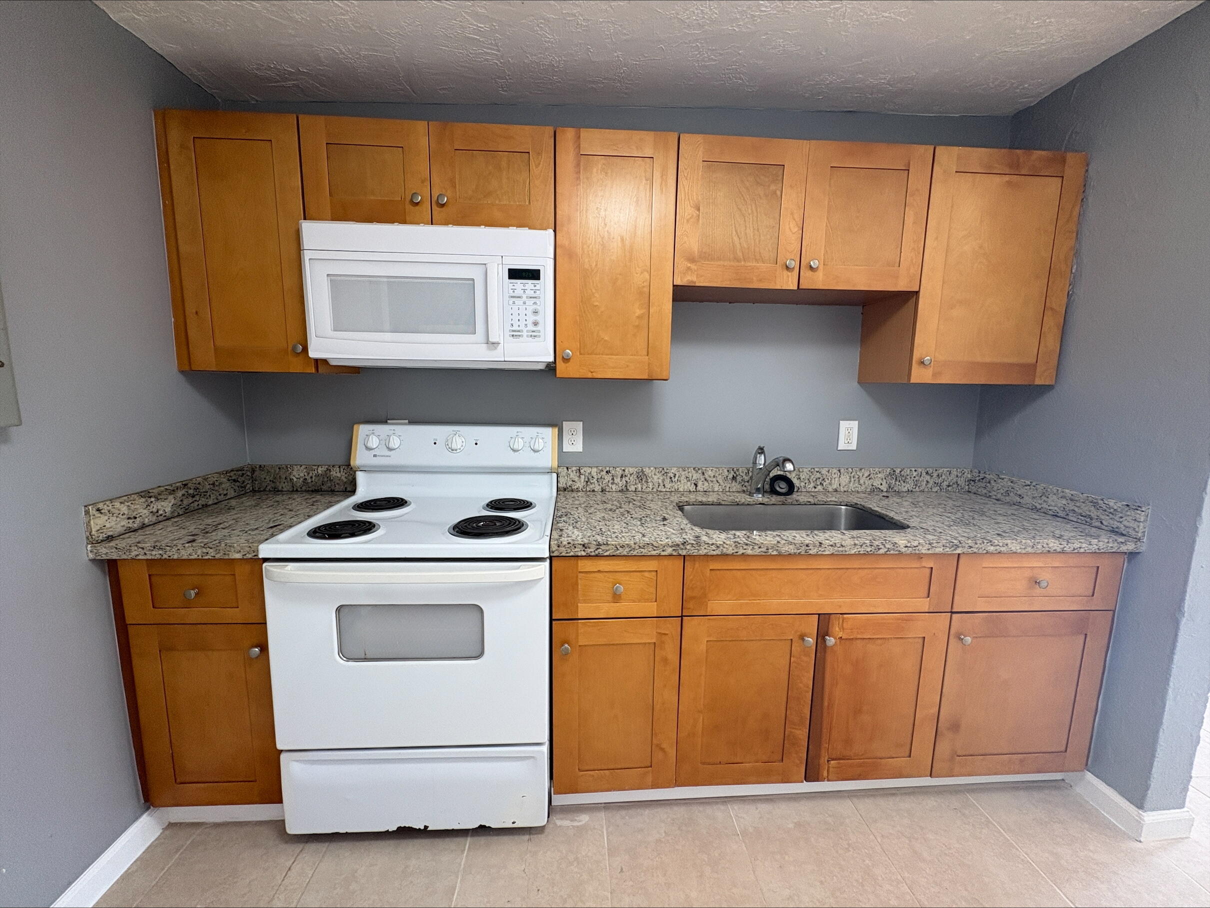 ROOSEVELT ESTATES - Residential Lease