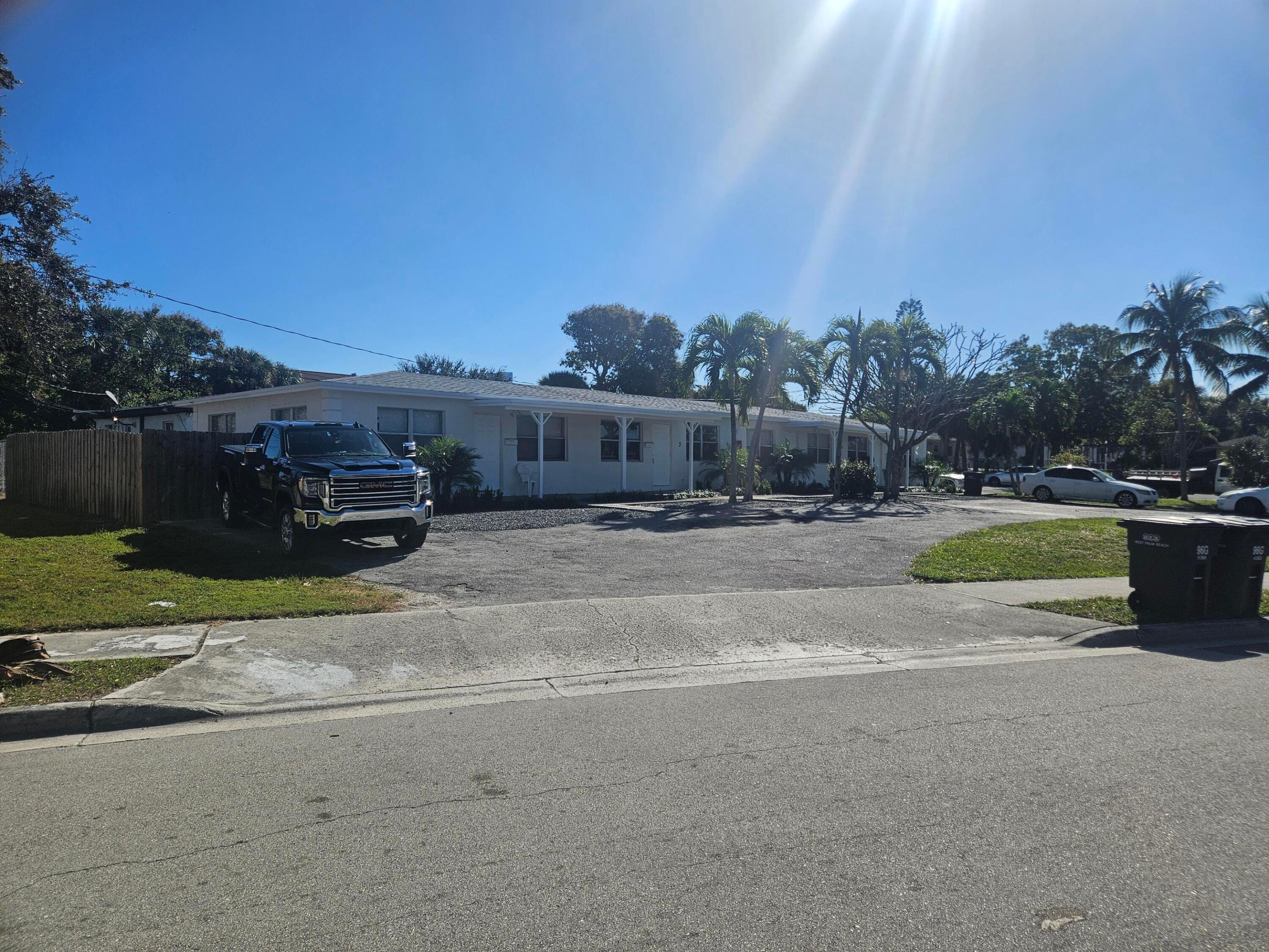 ROOSEVELT ESTATES - Residential Lease