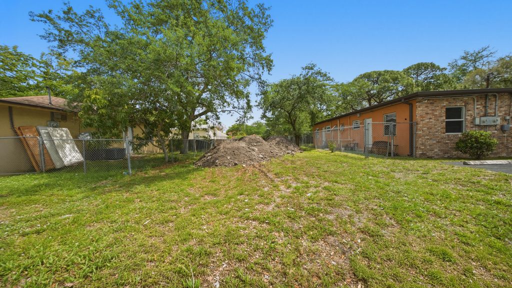 Photo of 438 NW 13th Avenue, Fort Lauderdale, FL 33311 (MLS # B26010121)