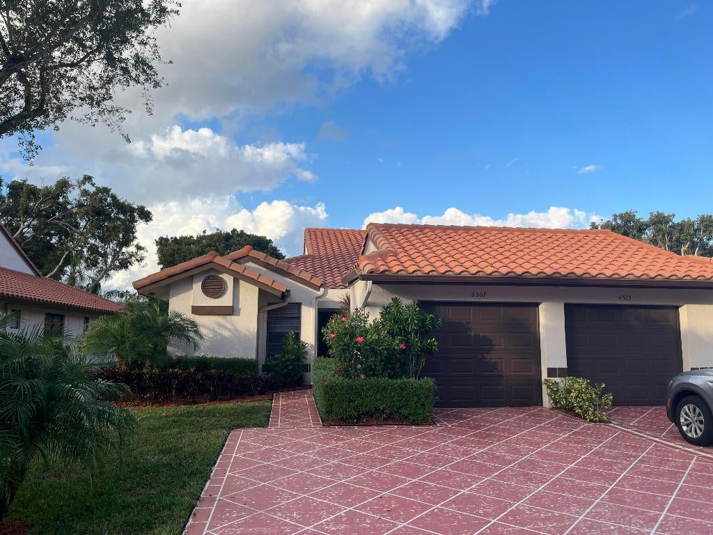 Photo of 6507 Royal Manor Circle, Delray Beach, FL 33484 (MLS # R11048978)