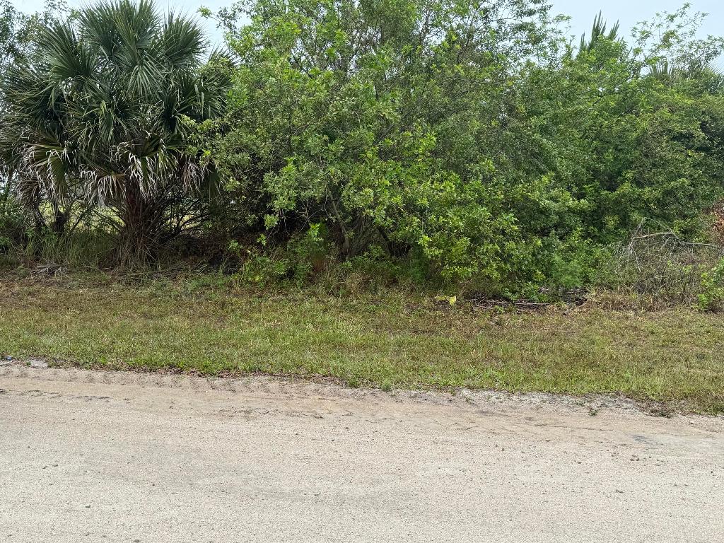 VERO LAKE ESTATES UNIT L - Land