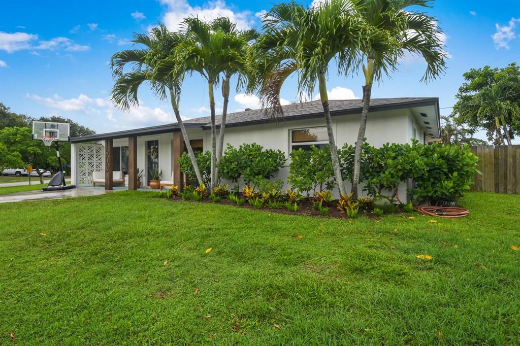 Photo of 1503 Venus Avenue, Jupiter, FL 33469 (MLS # R10726531)