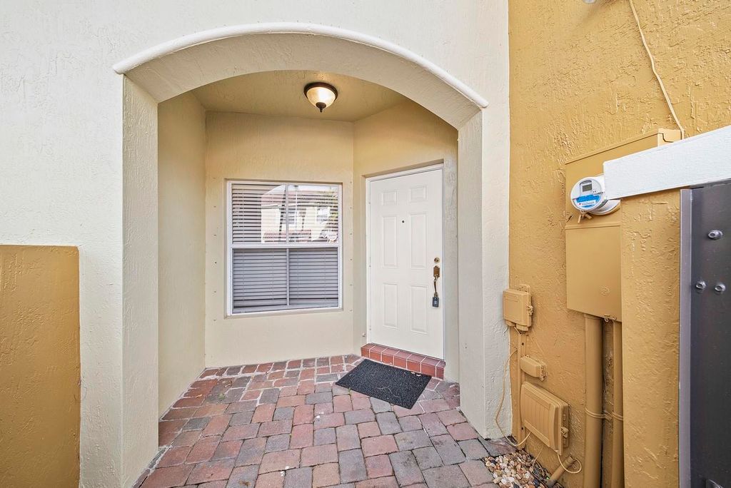 Photo of 152 Lake Monterey Circle, Boynton Beach, FL 33426 (MLS # R10958182)