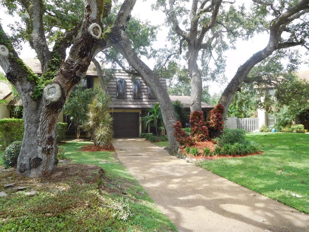 Photo of 1066 Raintree Lane, Palm Beach Gardens, FL 33410 (MLS # R11024538)