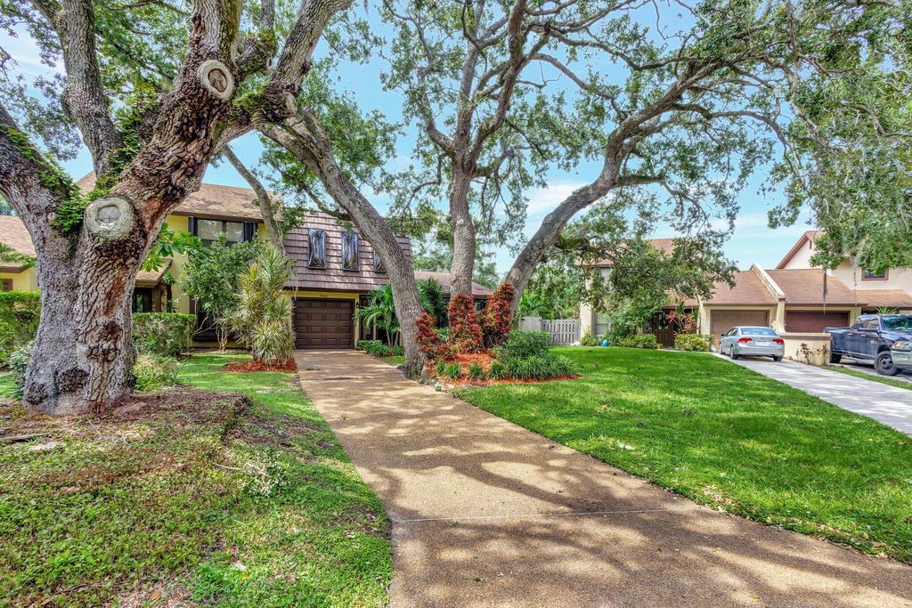 Photo of 1066 Raintree Lane, Palm Beach Gardens, FL 33410 (MLS # R11024538)