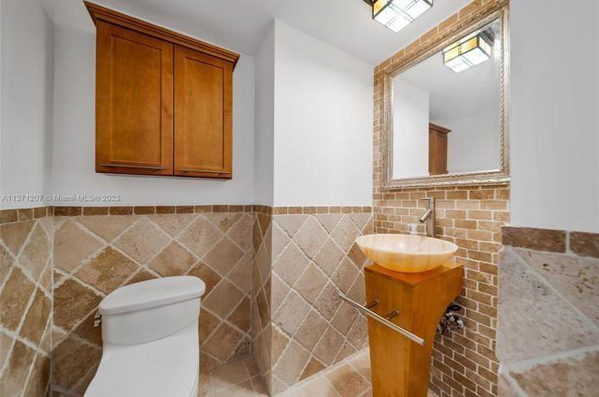Commodore Plaza Condo - Residential Lease