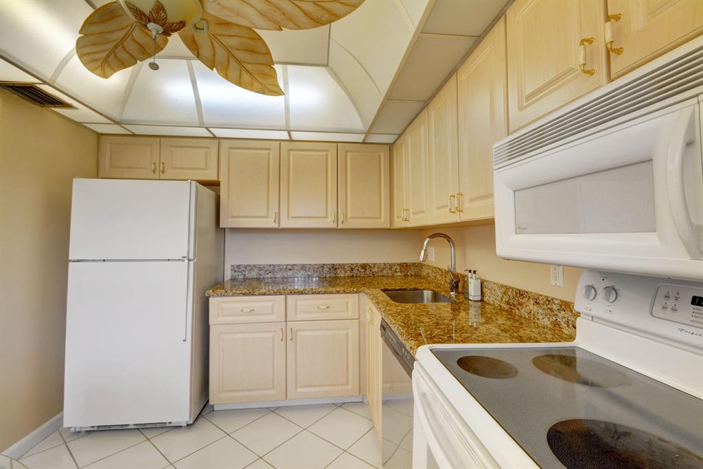 HORIZONS OF BOCA LAGO CONDO - Residential