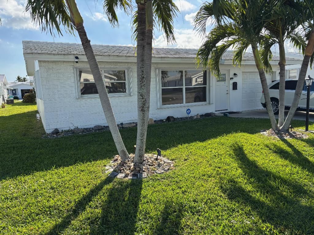 Photo of 904 SW 5th Avenue, Boynton Beach, FL 33426 (MLS # R11152439)