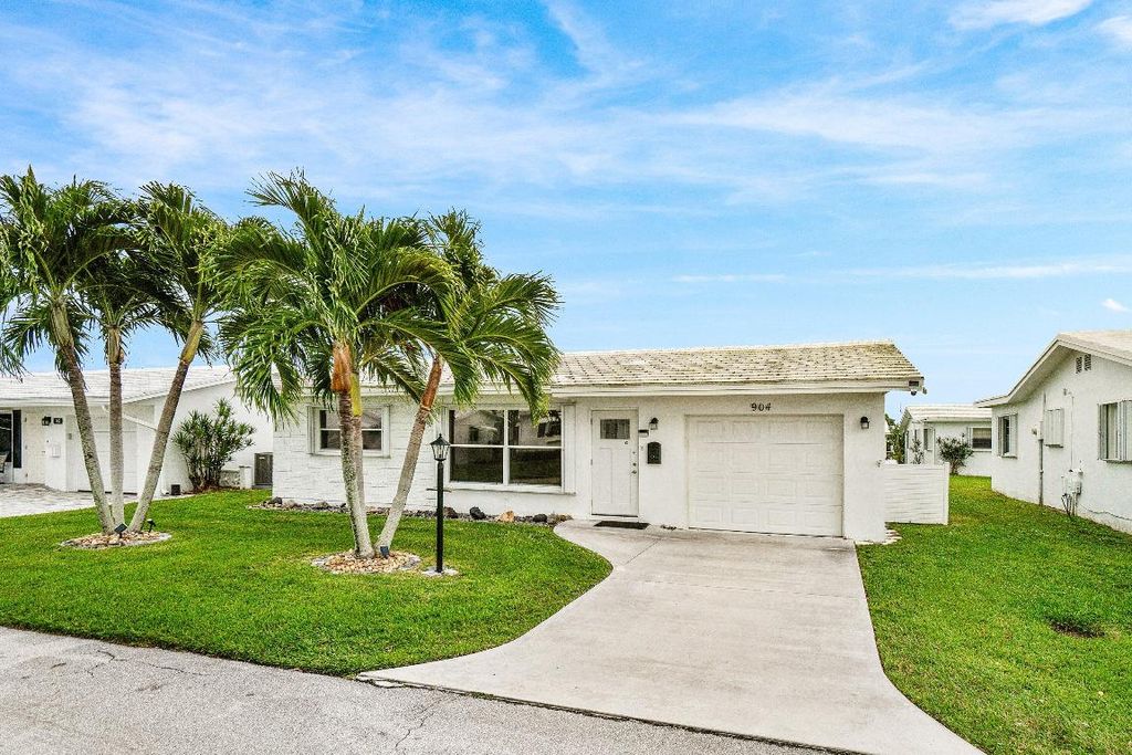 Photo of 904 SW 5th Avenue, Boynton Beach, FL 33426 (MLS # R11152439)