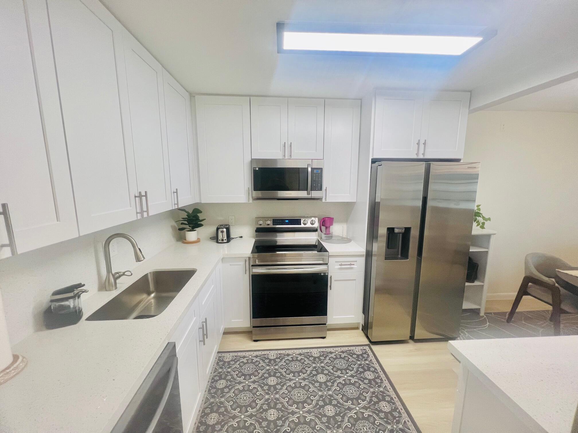 9273 SW 8th Street 416, Boca Raton, FL, 33428/$209,900 2 9273 SW 8th Street 416