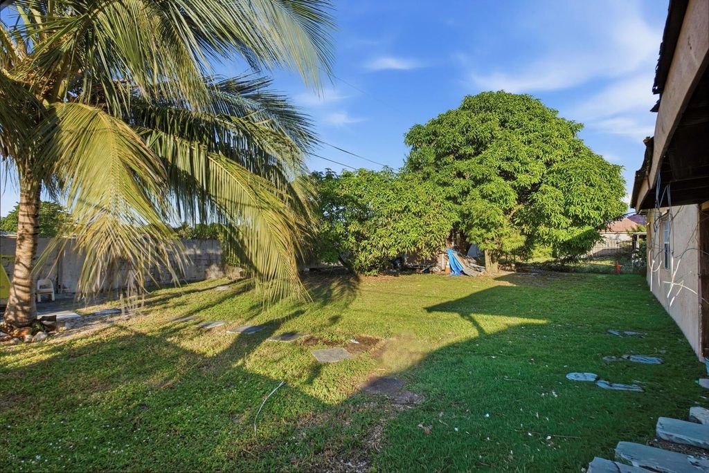 Photo of 561 NE 38th Street, Deerfield Beach, FL 33064 (MLS # B26019893)