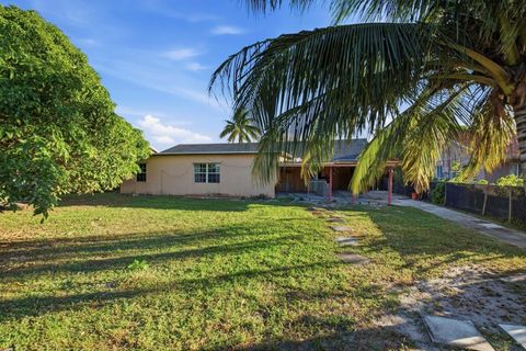 Tiny photo for 561 NE 38th Street, Deerfield Beach, FL 33064 (MLS # B26019893)