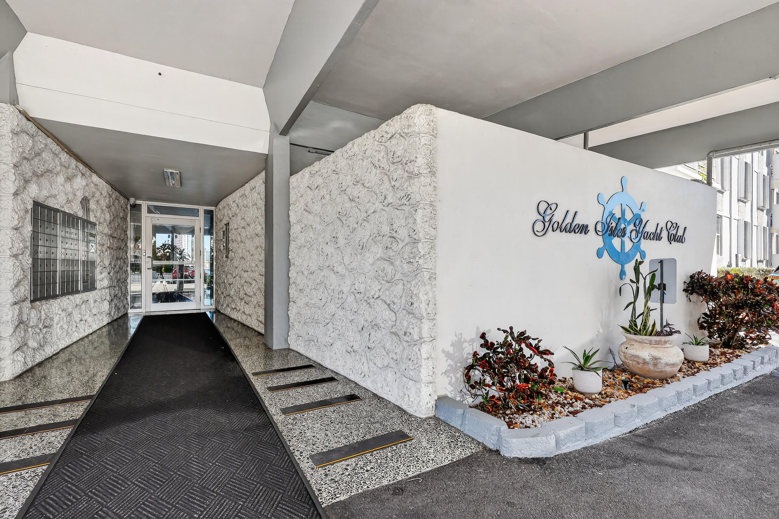 GOLDEN ISLES YACHT CLUB CONDO - Residential