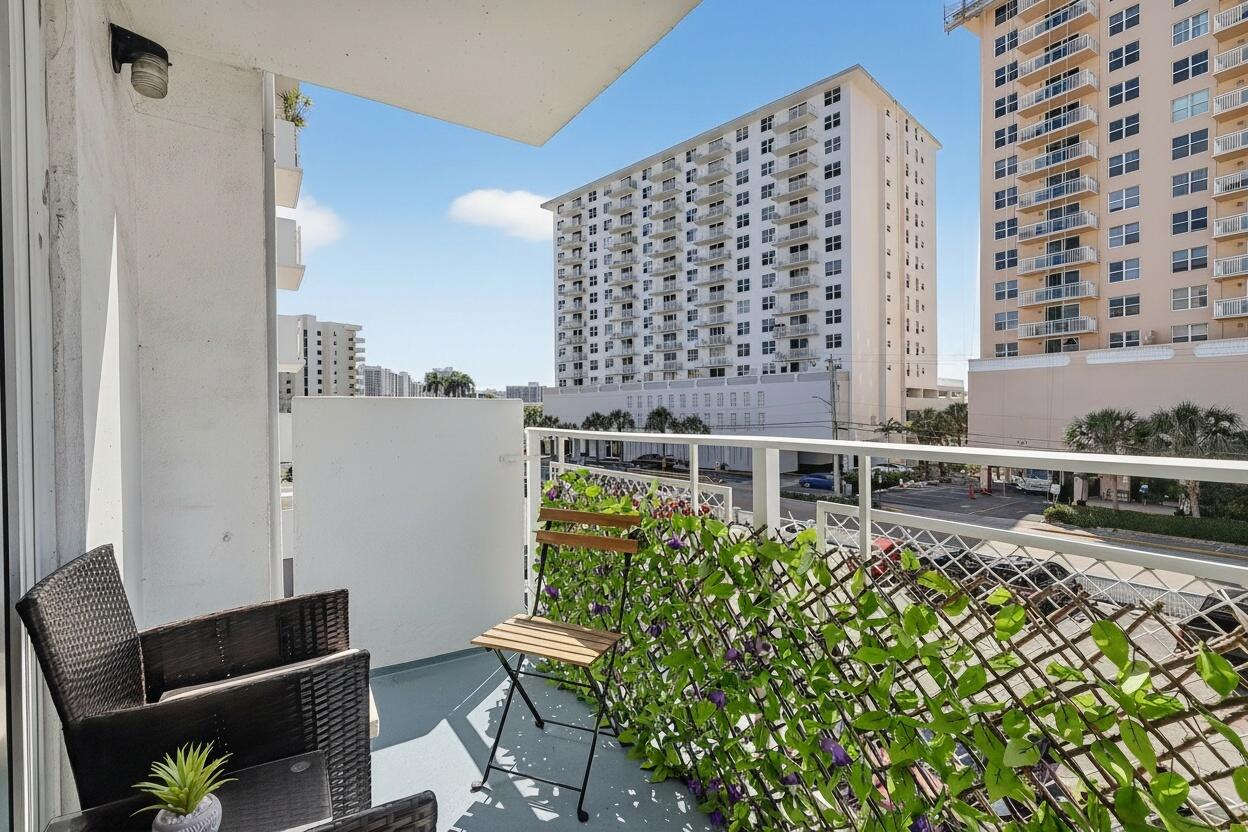 GOLDEN ISLES YACHT CLUB CONDO - Residential