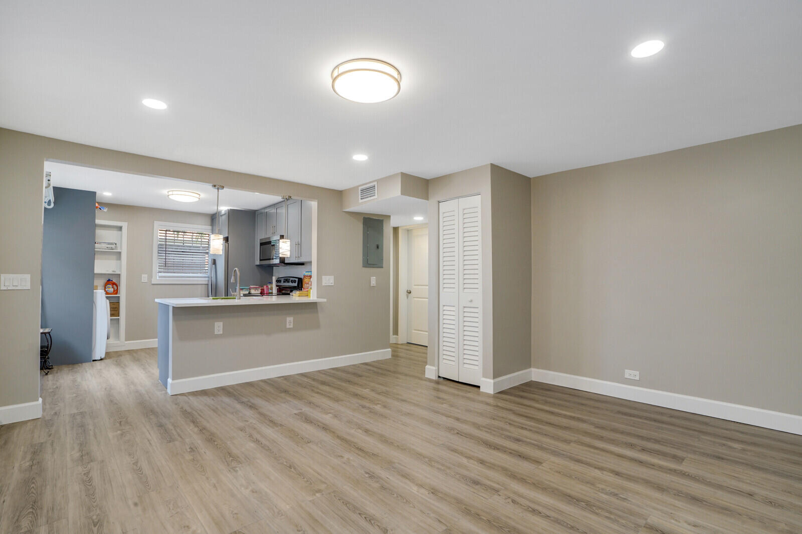 1225 W 10th Street Apartment B