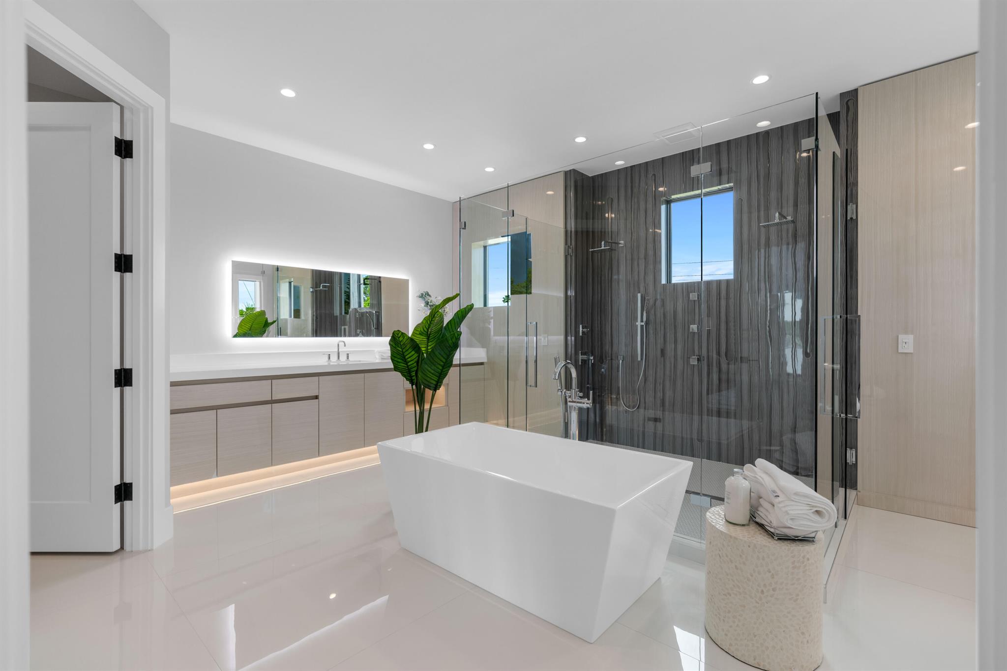 TEQUESTA COUNTRY CLUB - Residential