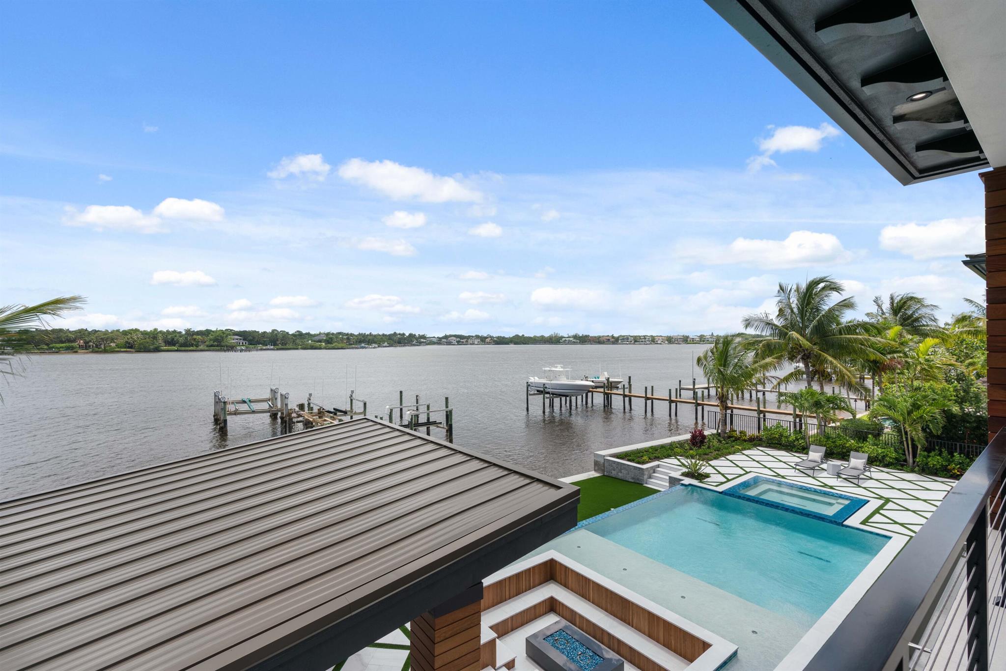 TEQUESTA COUNTRY CLUB - Residential