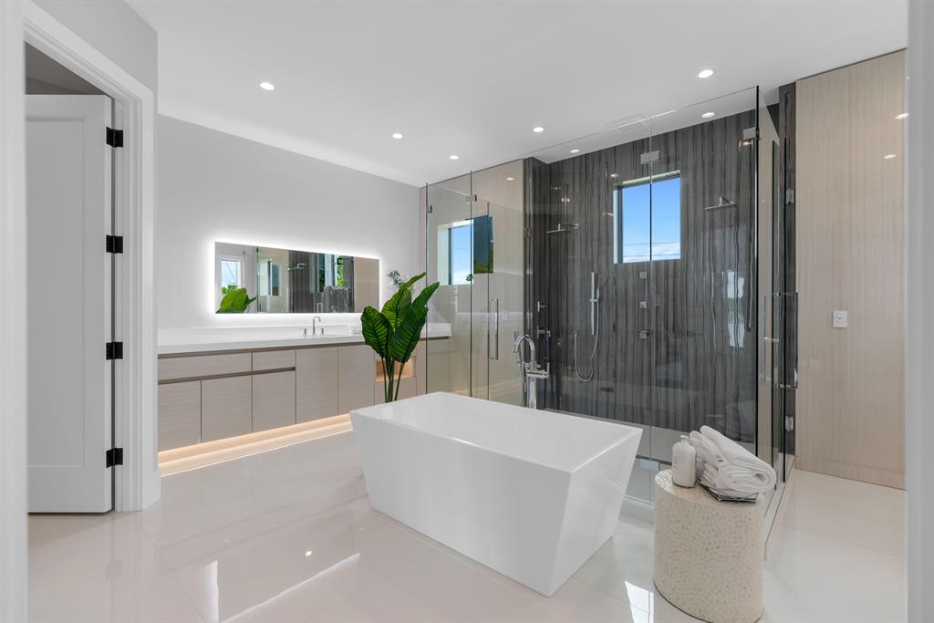 TEQUESTA COUNTRY CLUB - Residential