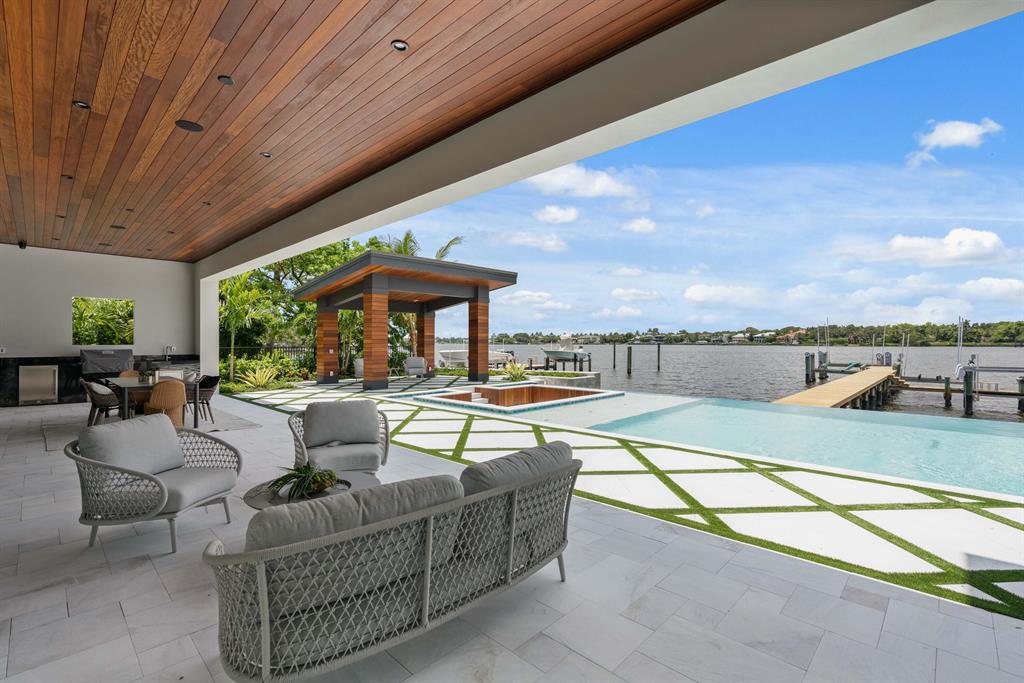 TEQUESTA COUNTRY CLUB - Residential
