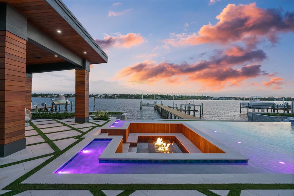 TEQUESTA COUNTRY CLUB - Residential