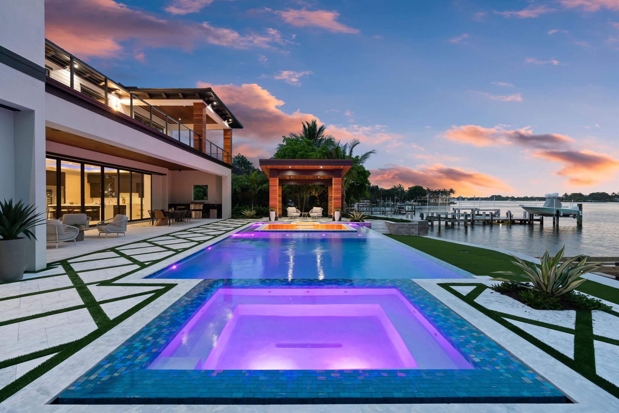 TEQUESTA COUNTRY CLUB - Residential