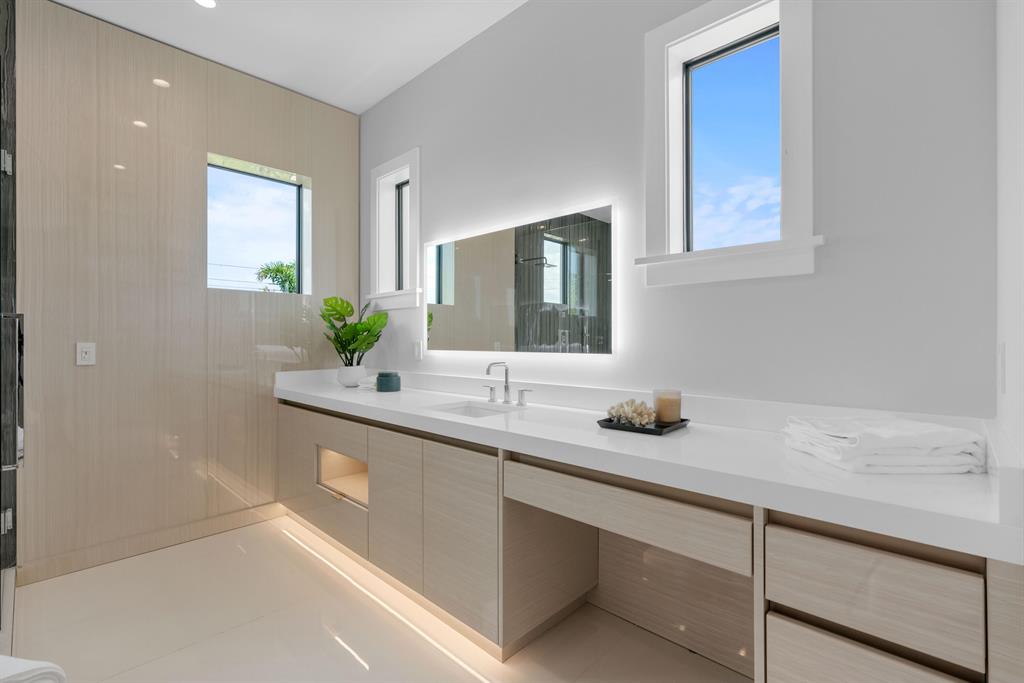 TEQUESTA COUNTRY CLUB - Residential